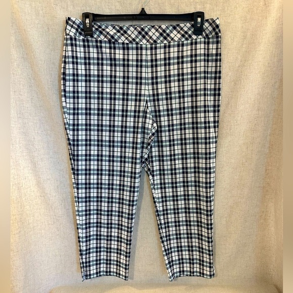 Izod Flat Front Capri Golf Pant Size 10 - Picture 1 of 12